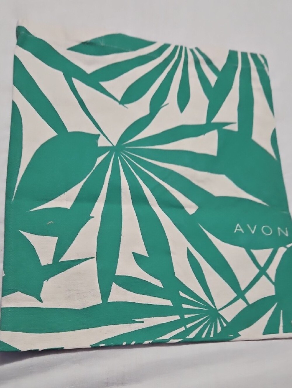 Vintage Rare 2018  New With Tags Avon Green White Tropical Canvas Leaf Tote Bag